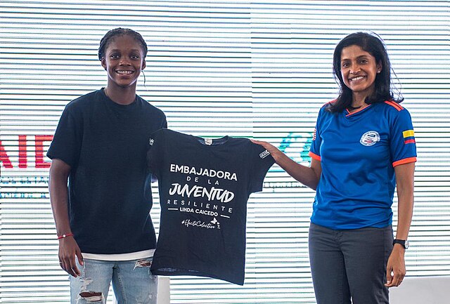 Linda Caicedo, Colombia soccer player and Anu Rajaraman, director of Usaid Colombia.