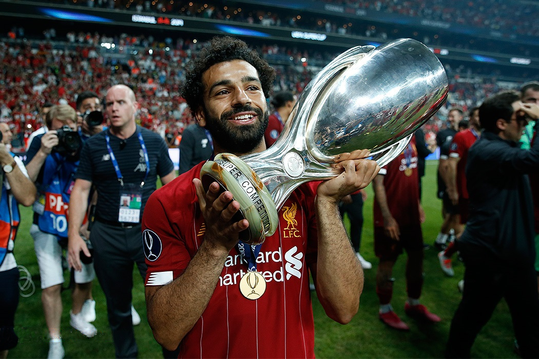 El mundo del fútbol se encuentra en plena efervescencia con la posible salida de Mohamed Salah del Liverpool al Al Ittihad de Arabia Saudí. Este movimiento podría desencadenar un efecto dominó que afectaría a varios equipos, entre ellos el Atlético de Madrid y el FC Barcelona, y a jugadores como João Félix, quien podría ser el sustituto de Salah en el Liverpool.