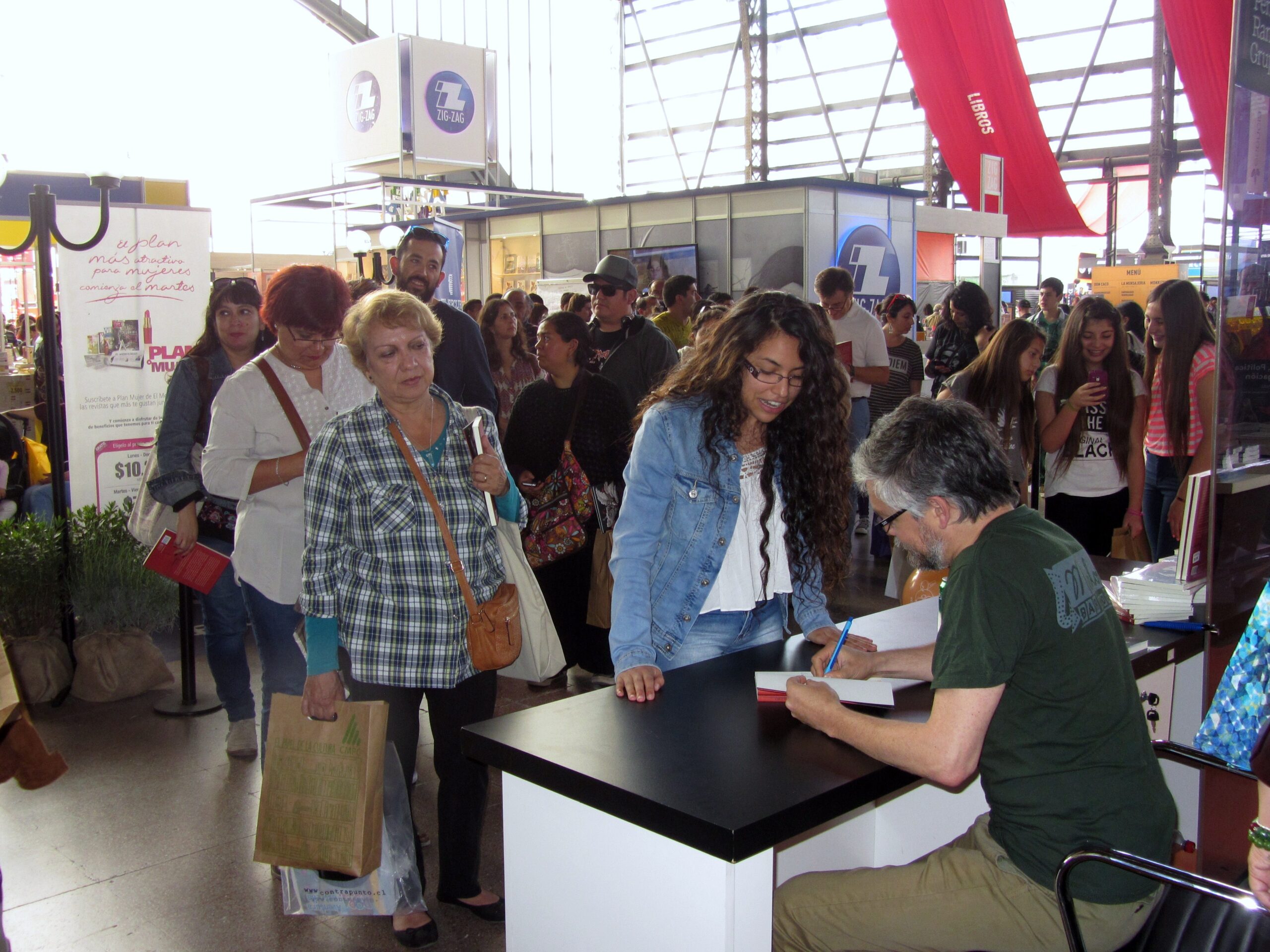 Baradit, Jorge - fila para autografo -FILSA 2015 11 07 fRF01
