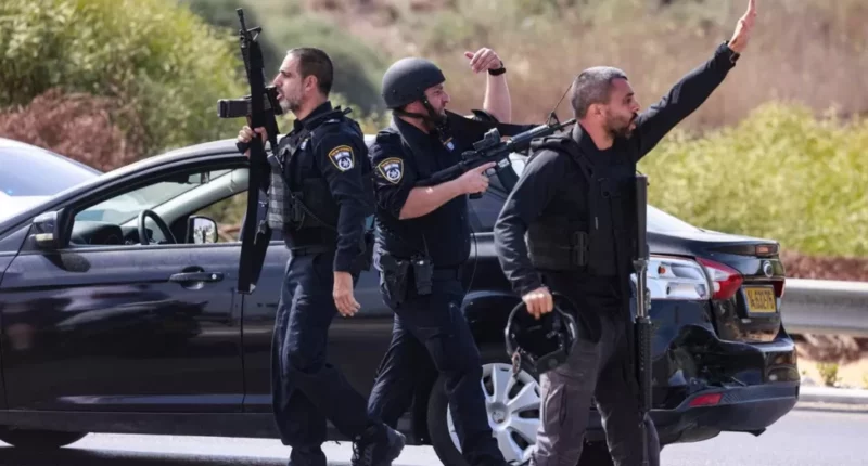 AFP BBC Israeli security forces reportedly killed several Palestinian militants in a gun battle near Ashkelon on Sunday