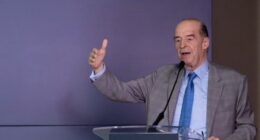 Alvaro Leyva en el pasado pane temático sobre las drogas - @cancilleriacol Instagram