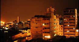 Luna roja sobre Guayaquil