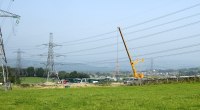 Grúa sobre una obra de construcción