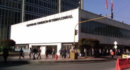 Entrada del Centro de Comercio Internacional, en el centro de Bogotá