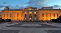 Fachada de la Casa de Nariño en Bogotá al atardecer