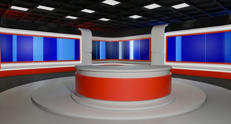 Set de noticias vacío con mesa central y pantallas azules